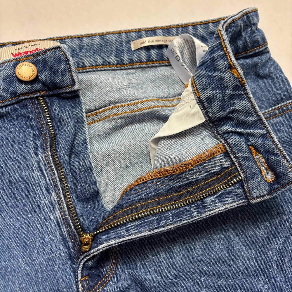 Vintage wrangler mid rise jean shorts - Picture 4 of 6